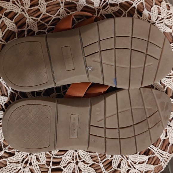 Comfy Soles Bamboo Chestnut Brown Strappy Sandals - Picture 11 of 11